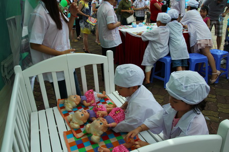 Nhiều trò chơi ý nghĩa tại 'Ngày hội thiếu nhi Hà Nội' ảnh 4